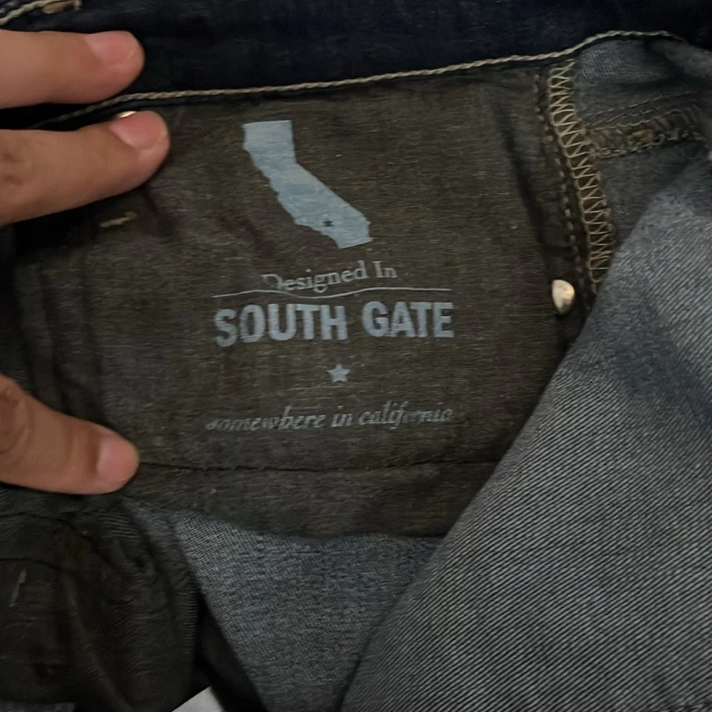 AG Adriano Goldschmied dark wash The Stevie Capri - Picture 9 of 9